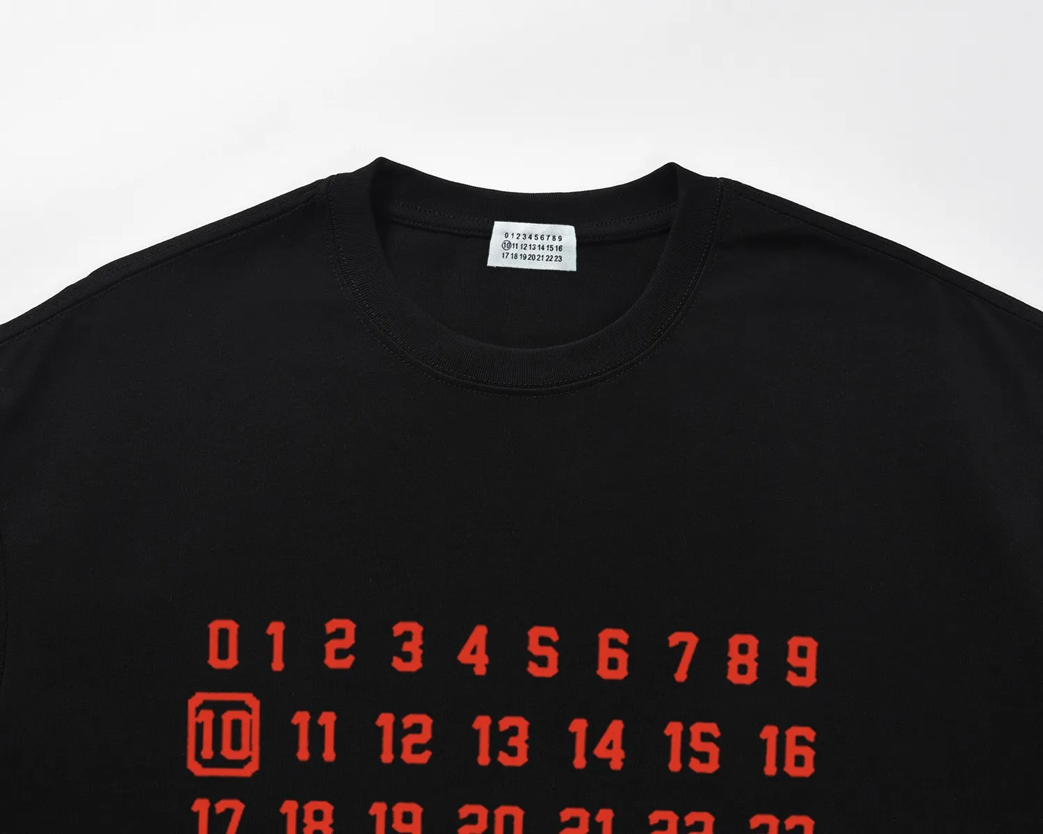 《 Quality》 MM 6 Same Style T 2024 New Arrival Versatile ：Black White Sizes： S M L XL XXL